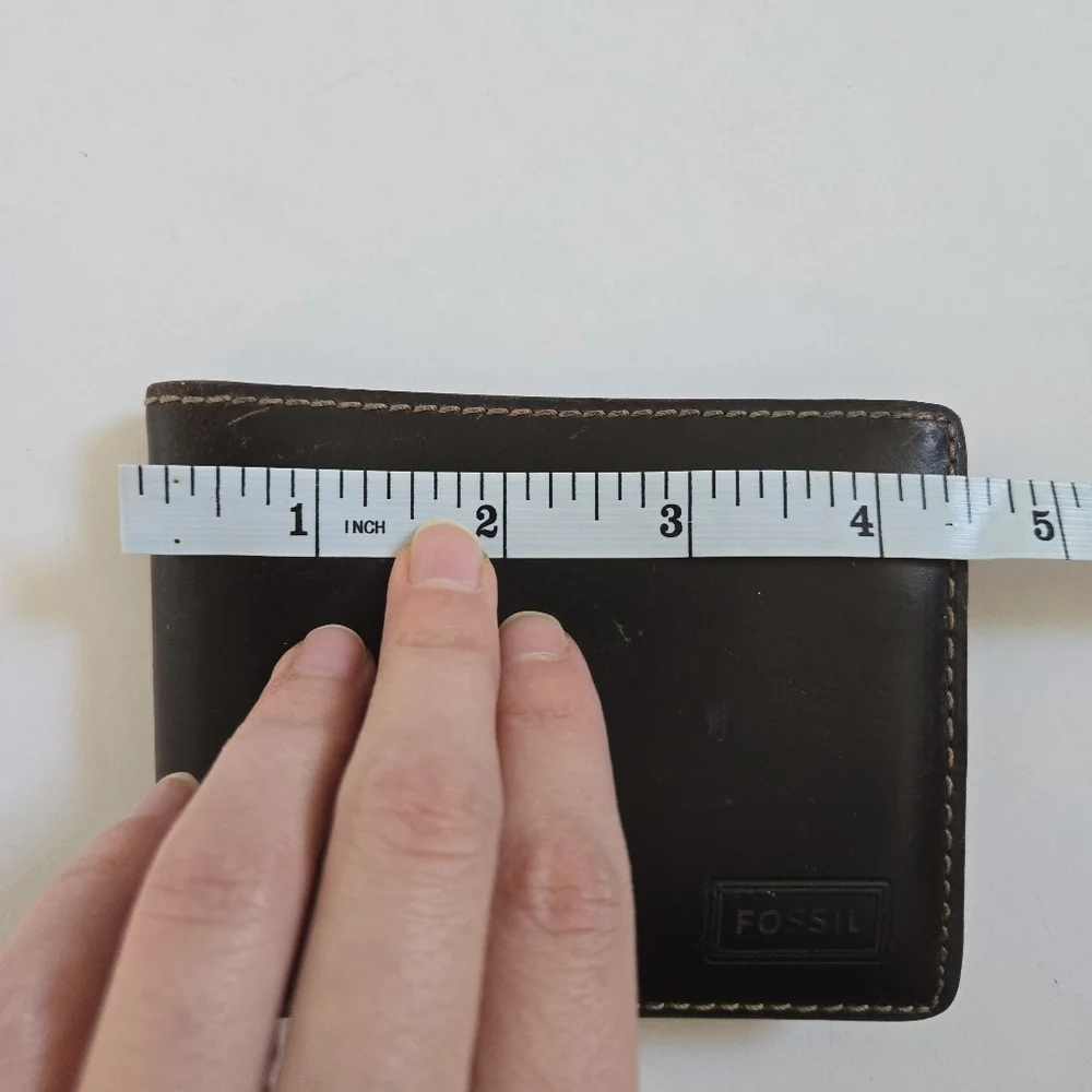 Fossil Bi-fold mens brown leather wallet
